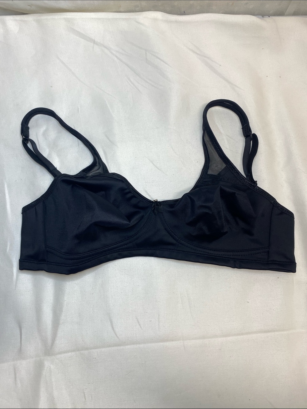Wonderbra Black Wireless Bra Size 34B